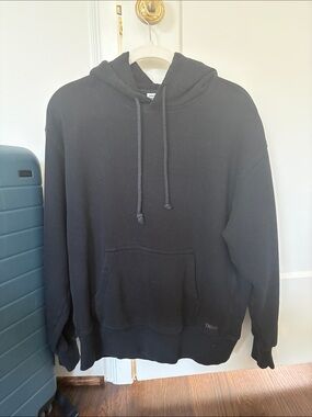 Aritzia Black Pullover Hoodie